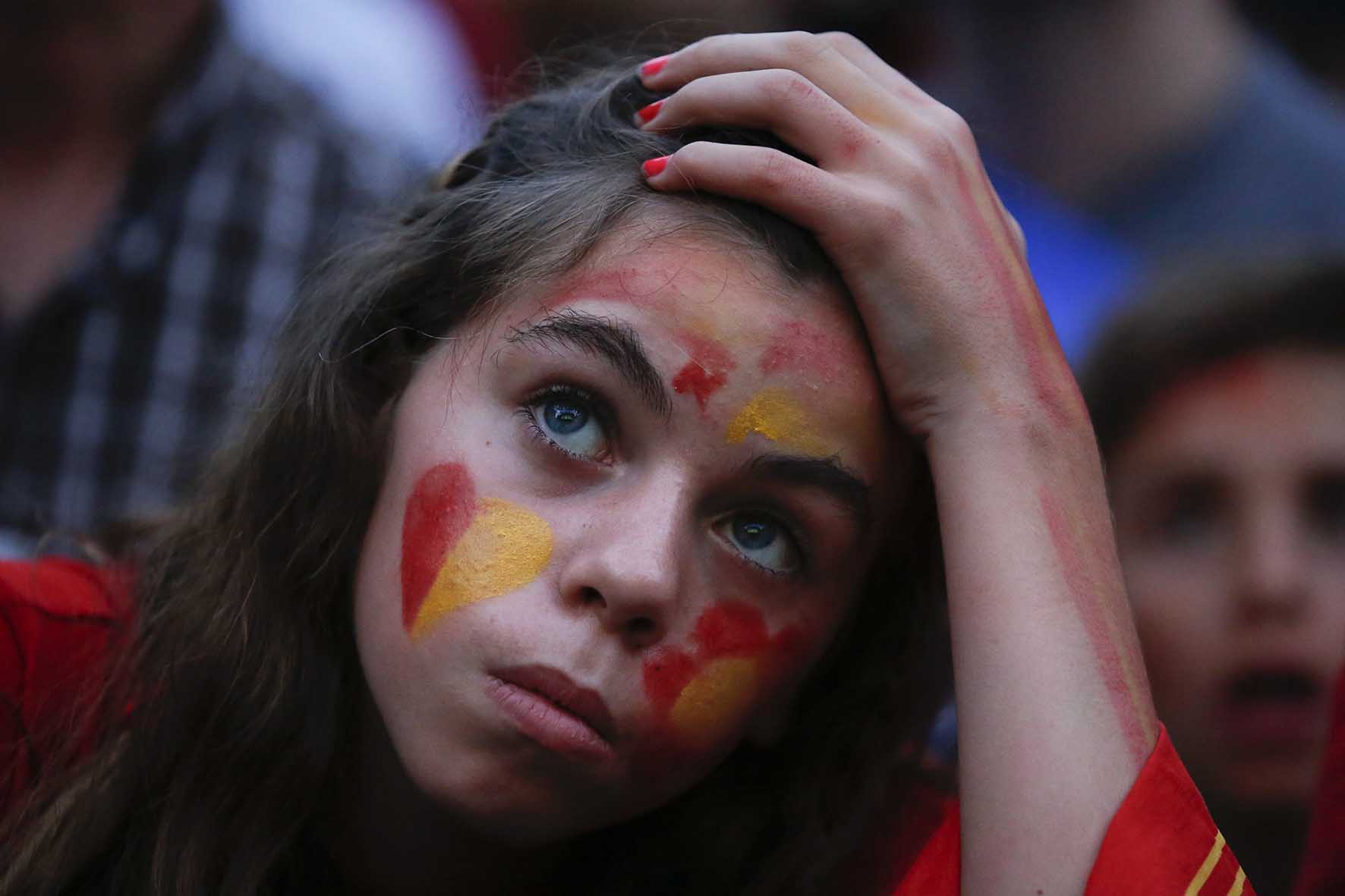 Torcedora da Espanha lamenta eliminação precoce da Copa do Mundo