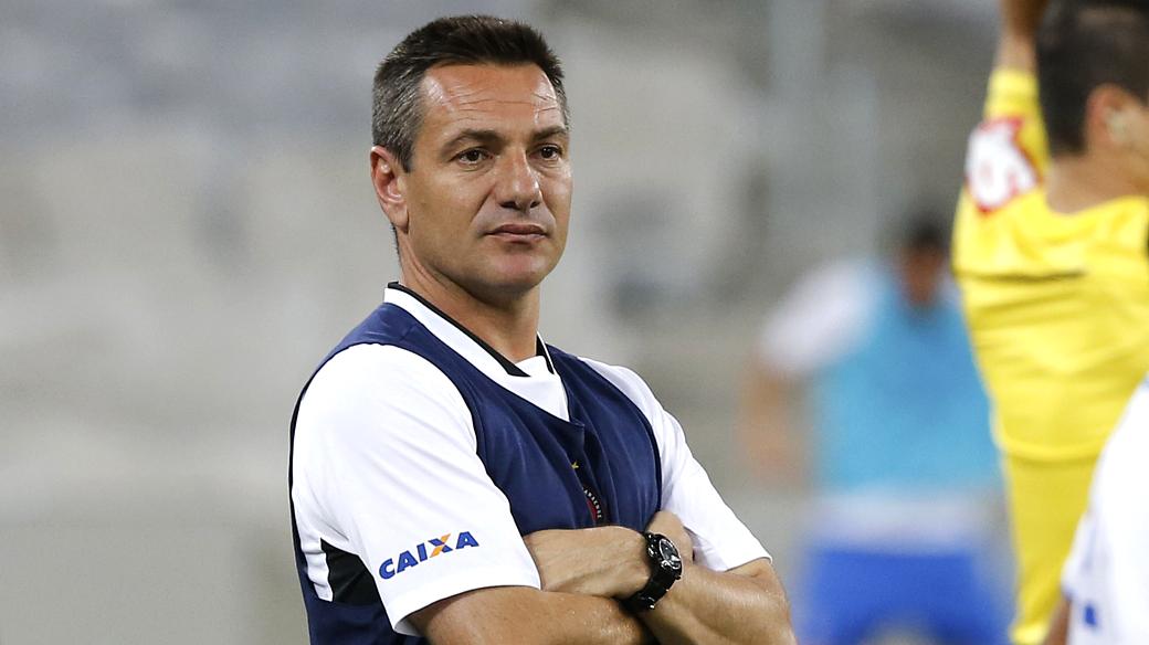 Vasco anuncia contratação do técnico Doriva