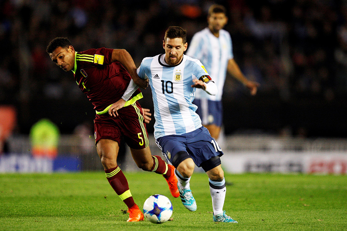 Uruguai fica a um passo da Copa, e Argentina vê vaga em risco