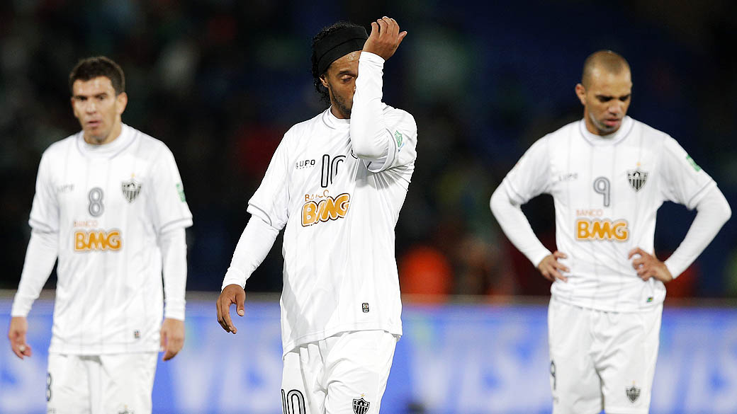 O jogador Ronaldinho Gaúcho do Atlético MG após a derrota do Atlético MG para o Raja Casablanca válida pela semifinal do Mundial de Clubes da Fifa 2013, no estádio da cidade de Marrakech em Marrocos, nesta quarta-feira (18)