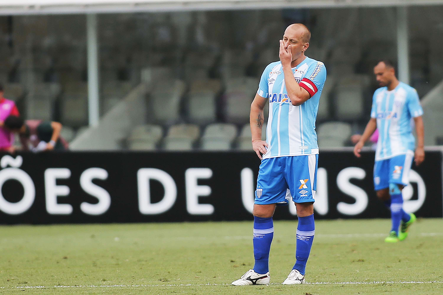 Sport e Vitória se salvam; Coritiba e Avaí vão para a Série B