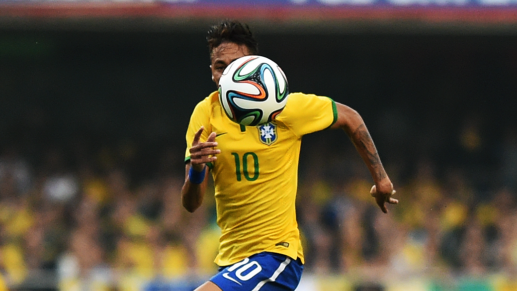 O craque Neymar no último jogo da seleção antes da estreia na Copa do Mundo, contra a Sérvia, em São Paulo: série de vitórias