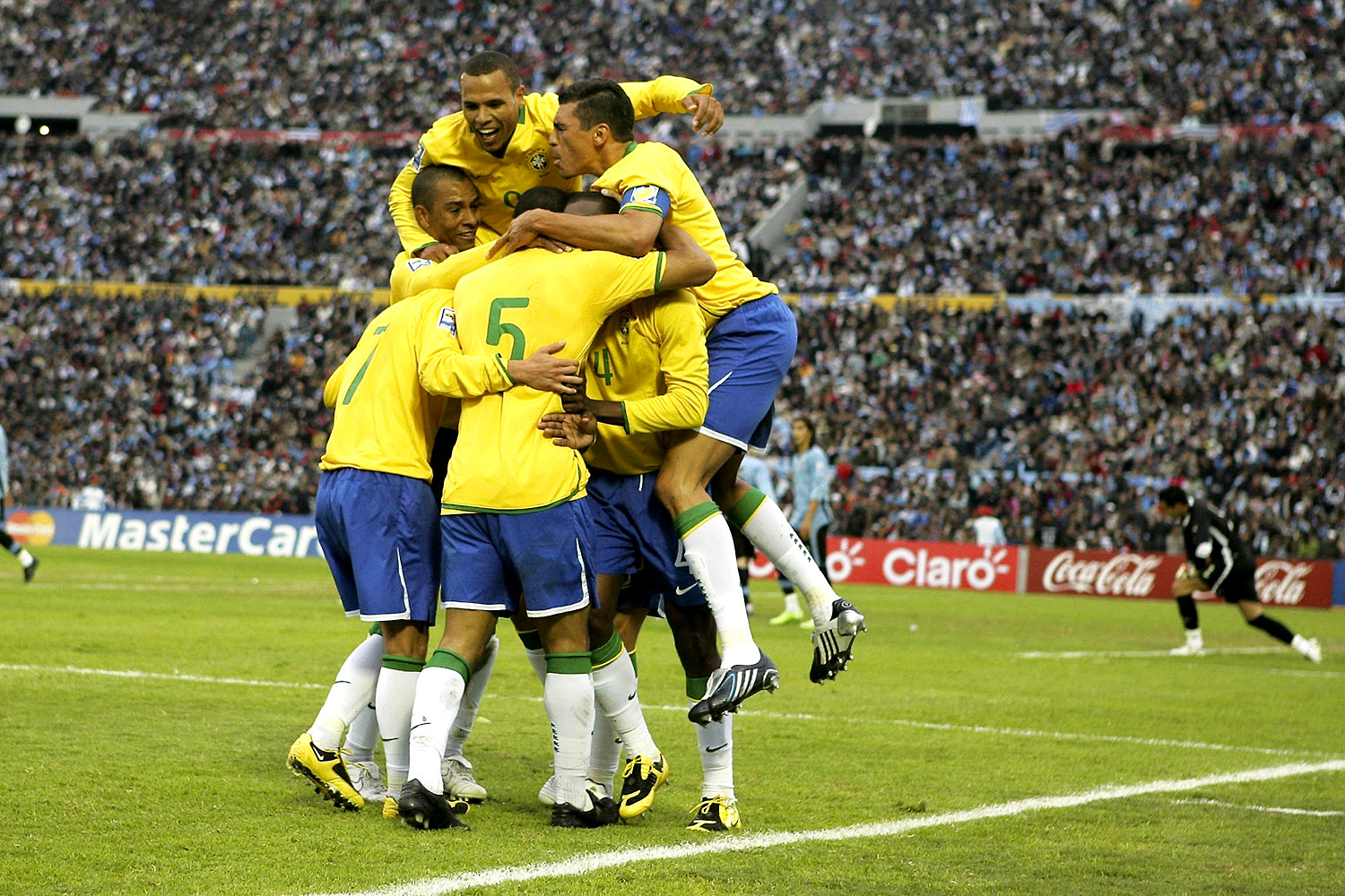 Em último jogo no Uruguai, Brasil goleou rival