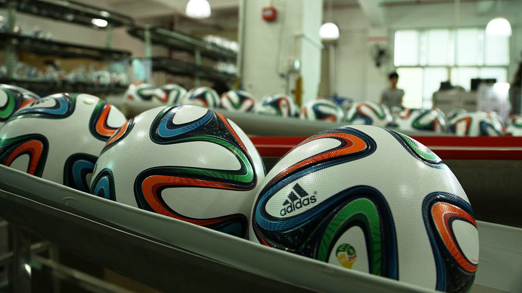 Bola da Copa utiliza material tóxico, acusa Greenpeace