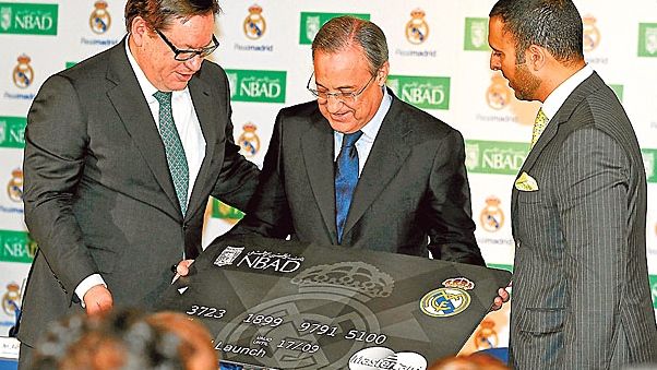 Real apaga cruz de seu distintivo para agradar aos árabes