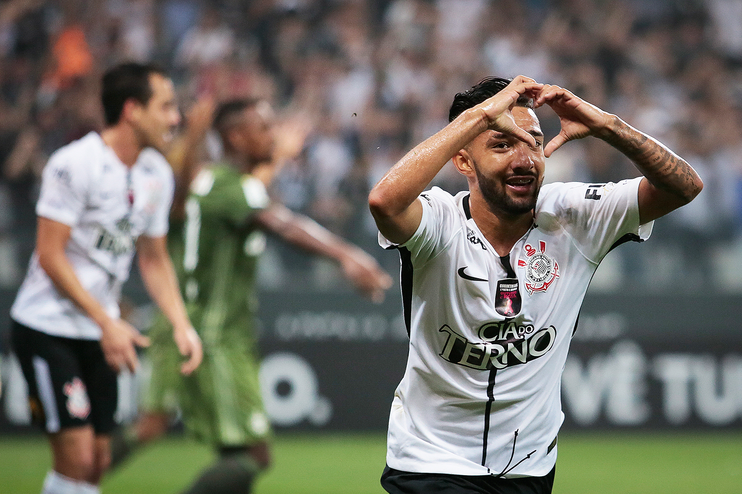 Corinthians anuncia novo acordo de patrocínio máster