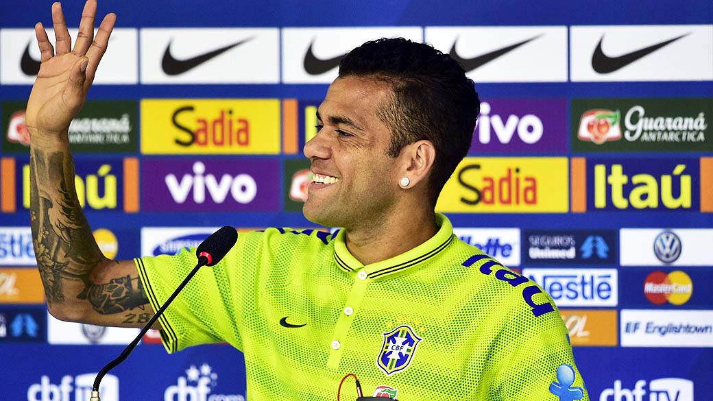 Daniel Alves: “Povo está entendendo que a Copa chegou”