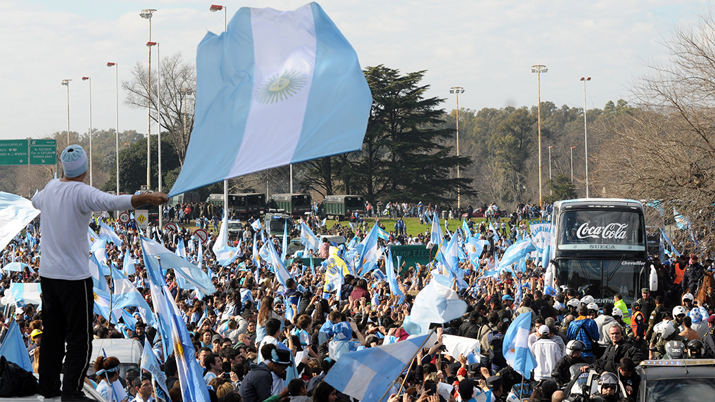 Seleção argentina é recebida em Buenos Aires