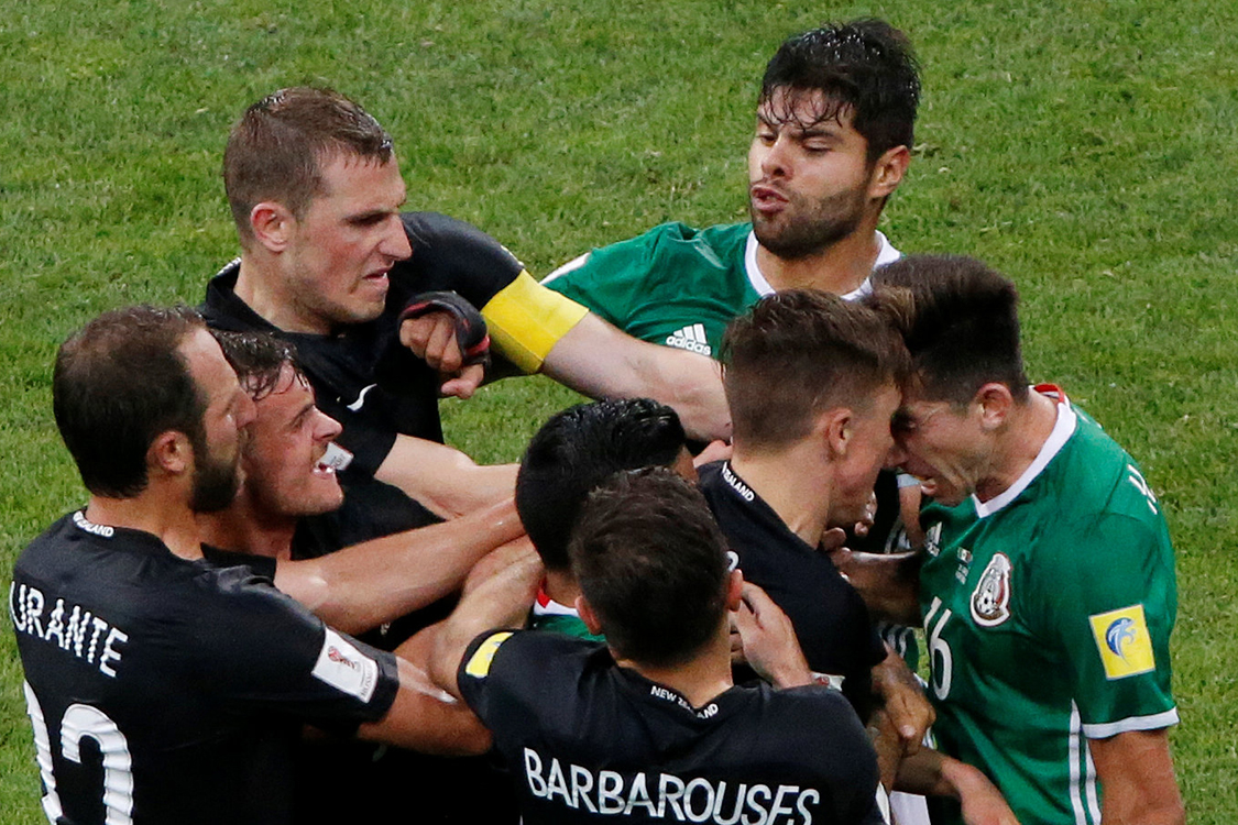 Copa das Confederações: briga marca vitória do México em Sochi