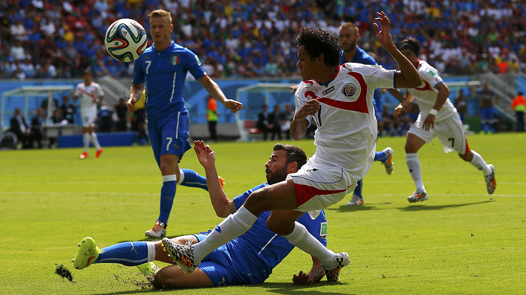 Costa Rica vence a Itália por 1 a 0 e elimina a Inglaterra