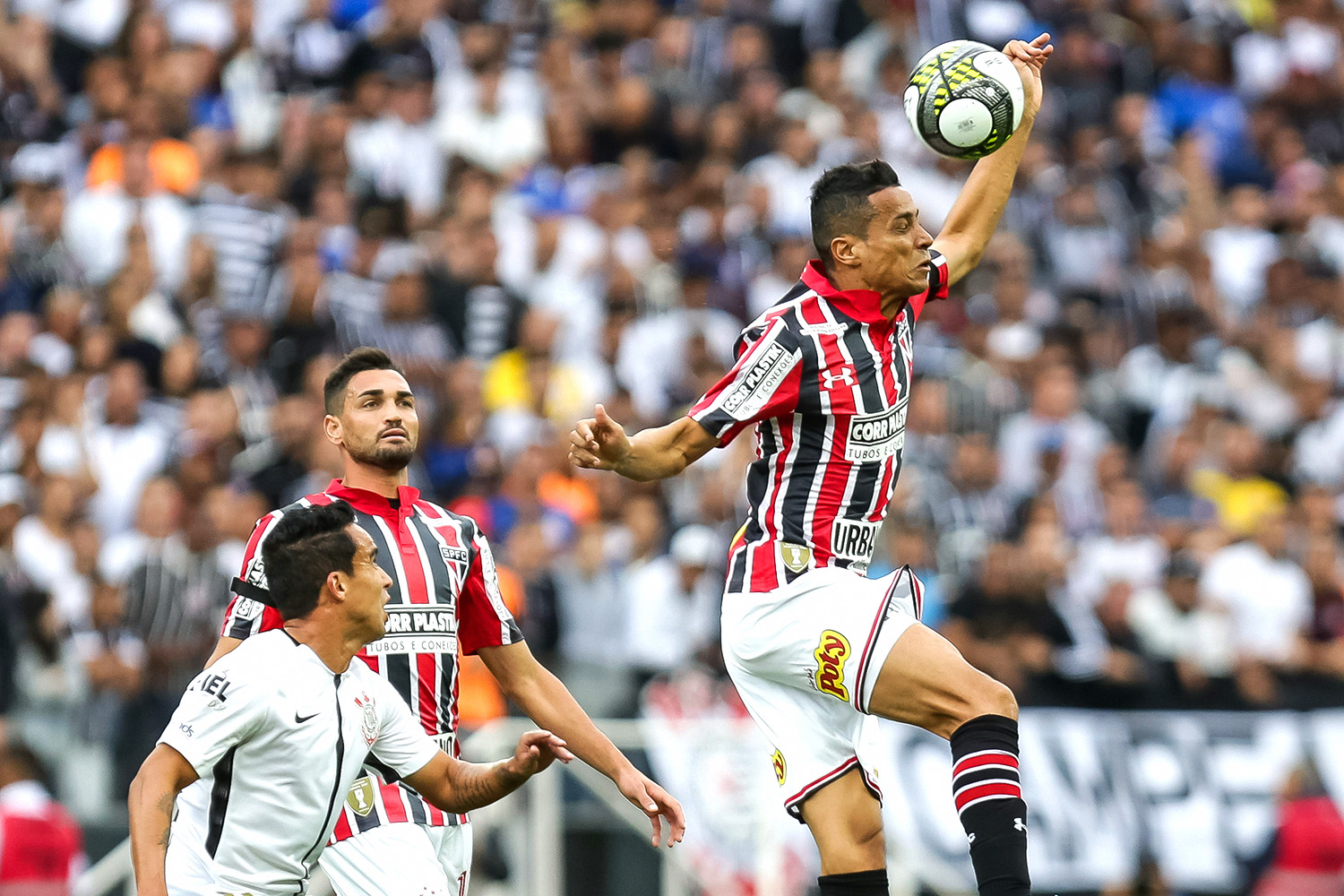 Cícero rescinde com o São Paulo e jogará Libertadores pelo Grêmio