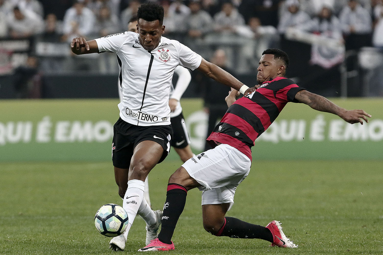 Corinthians perde para Vitória após 34 jogos de invencibilidade