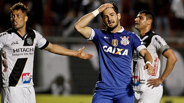 Alexandre Pato lamenta chance perdida na derrota para a Ponte Preta
