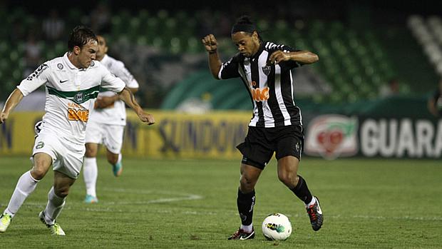 Atlético-MG cai diante do Coritiba e vê título mais distante