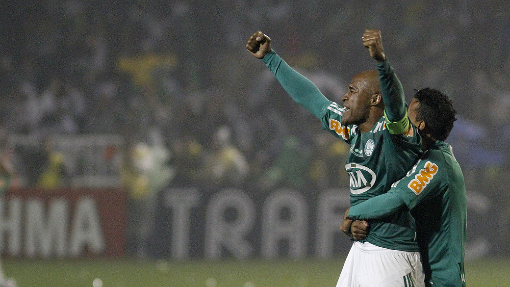 Chorando, Marcos Assunção diz que Palmeiras não o quis