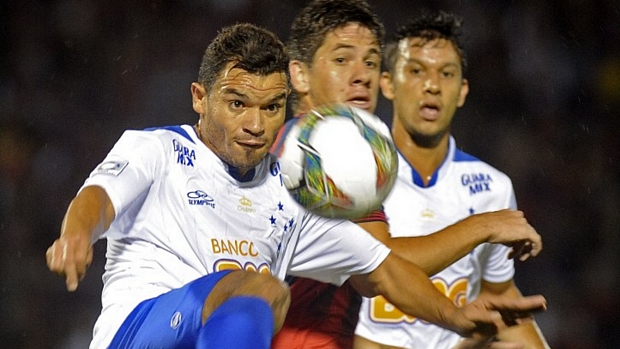 Cruzeiro derrota Cerro por 2 a 0 e avança para as quartas