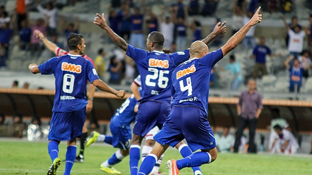 Cruzeiro comemora empate ‘com gostinho de vitória’