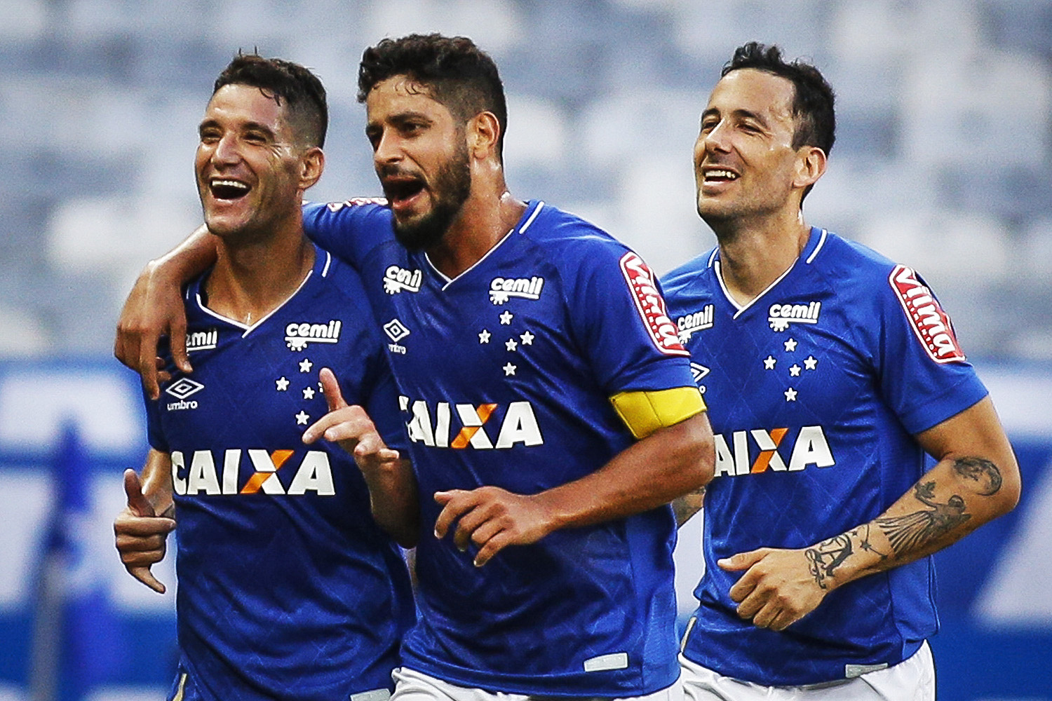 Brasileirão: Cruzeiro derrota Coritiba no Mineirão