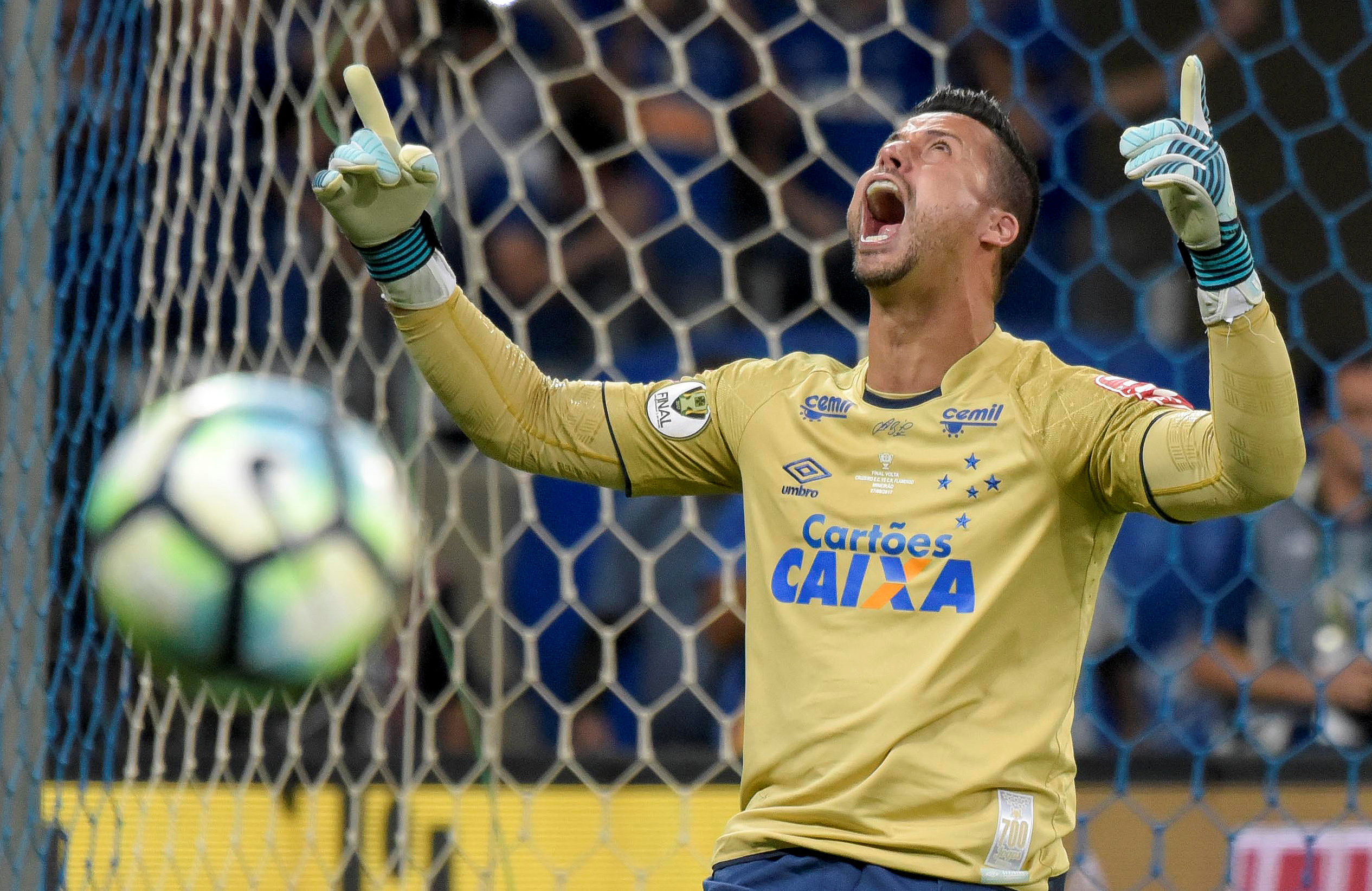 Fábio é eleito o melhor goleiro do Brasileirão em outubro