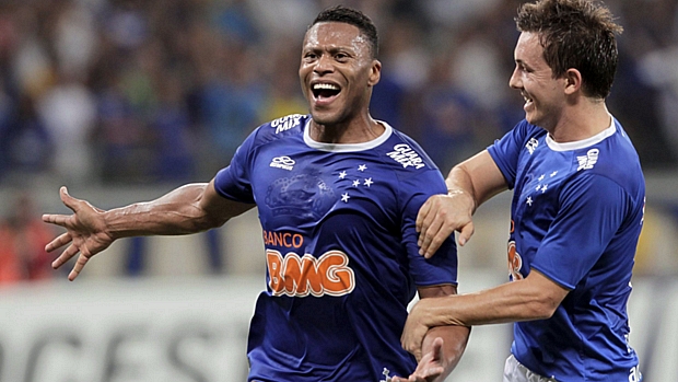 Cruzeiro marca dois no fim e derrota Lusa no Canindé