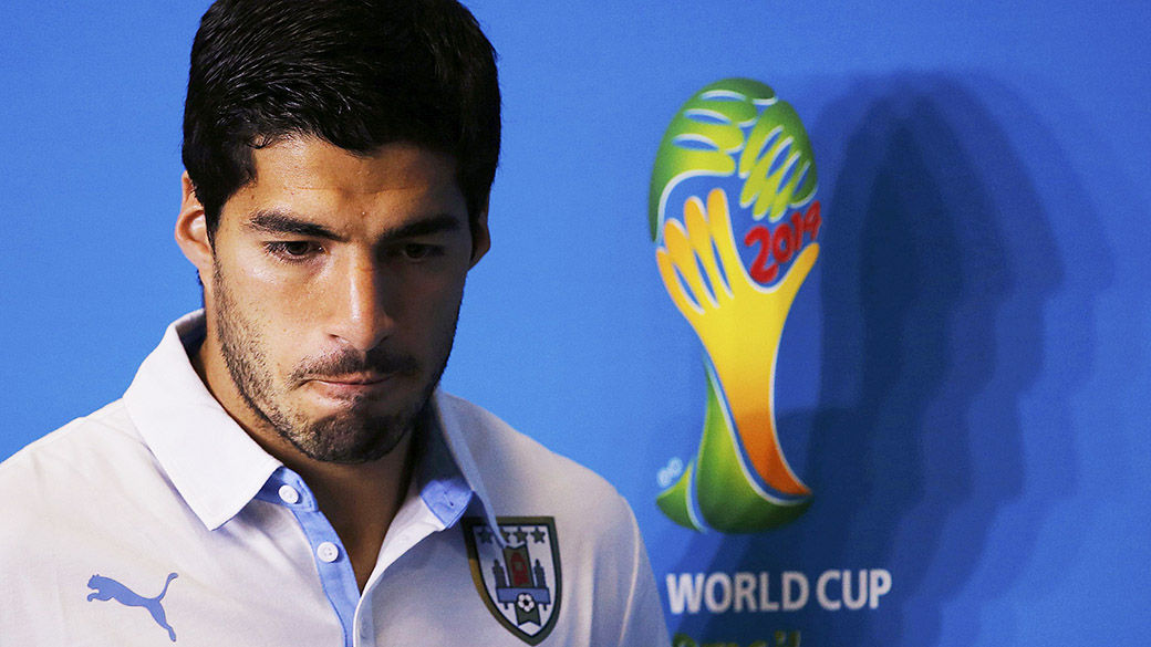 Suárez pede desculpas e promete não morder mais