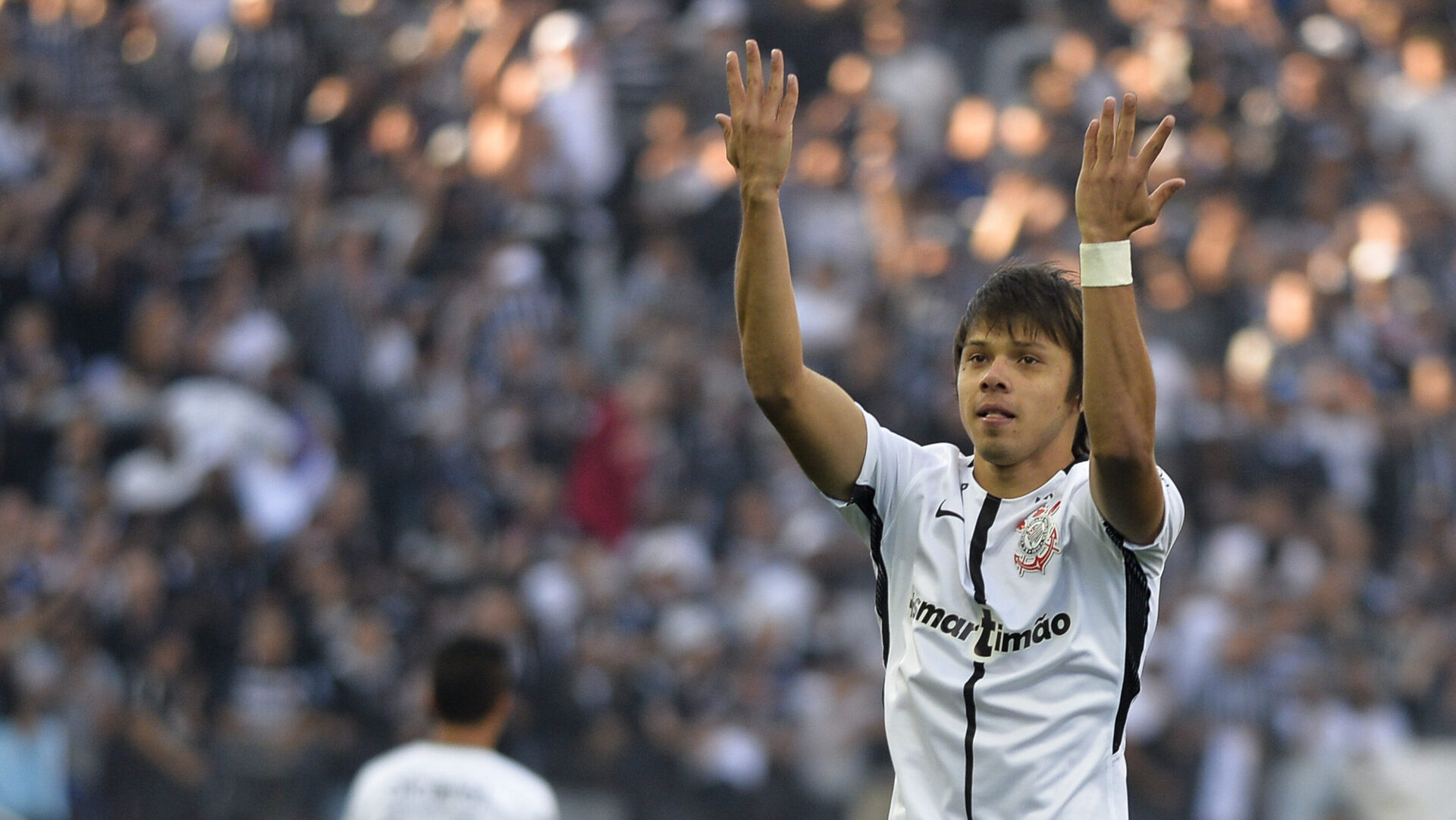 Corinthians domina São Paulo e mantém invencibilidade