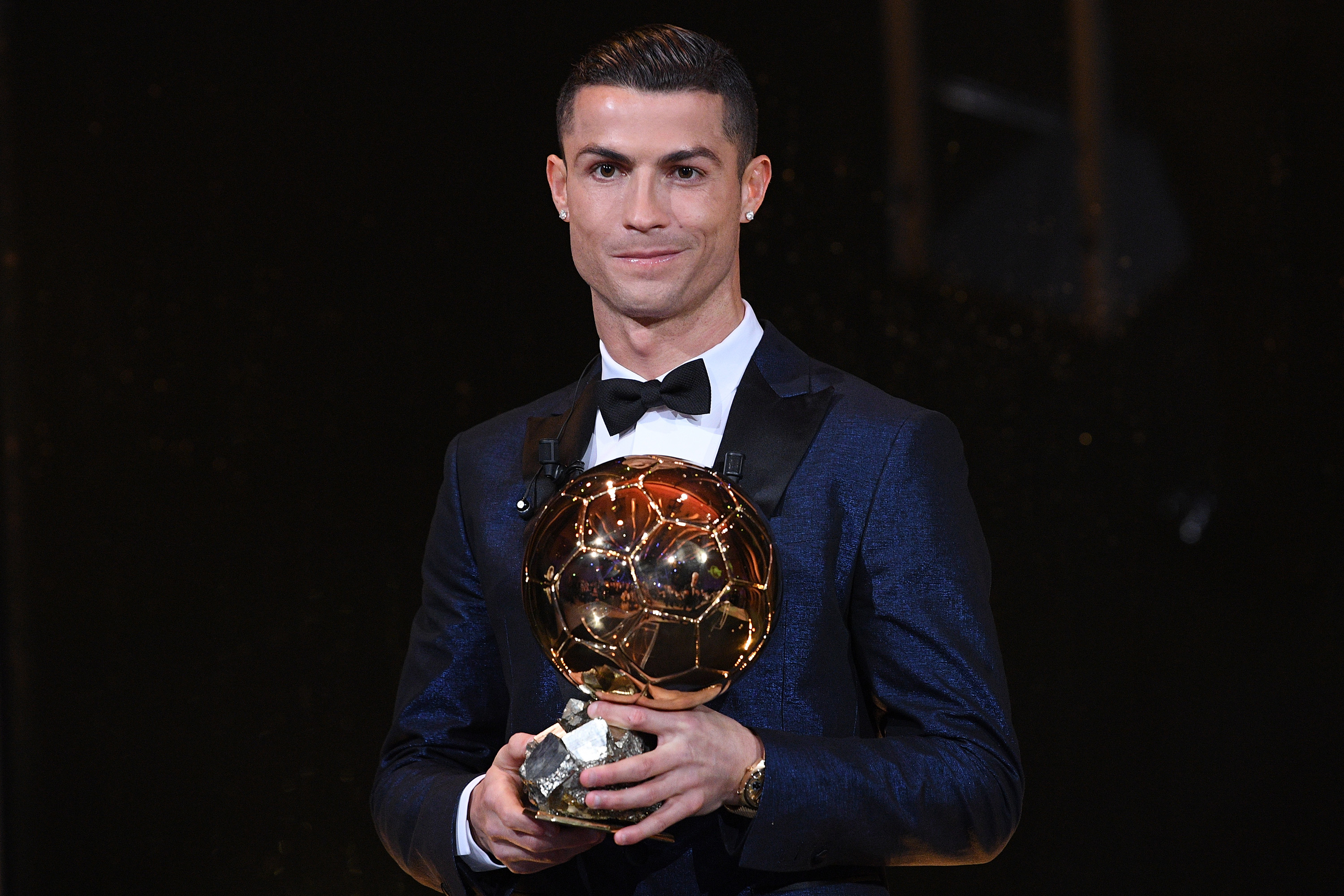 Cristiano Ronaldo conquista a Bola de Ouro pela quinta vez