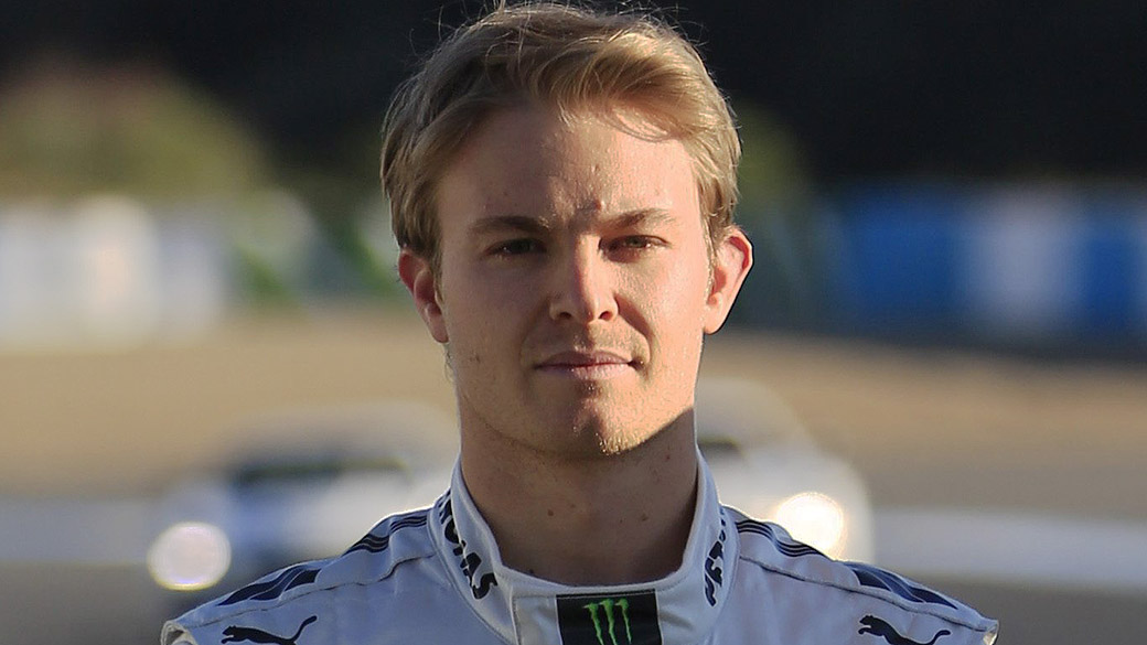 Rosberg lidera dobradinha da Mercedes na largada do GP de Barcelona