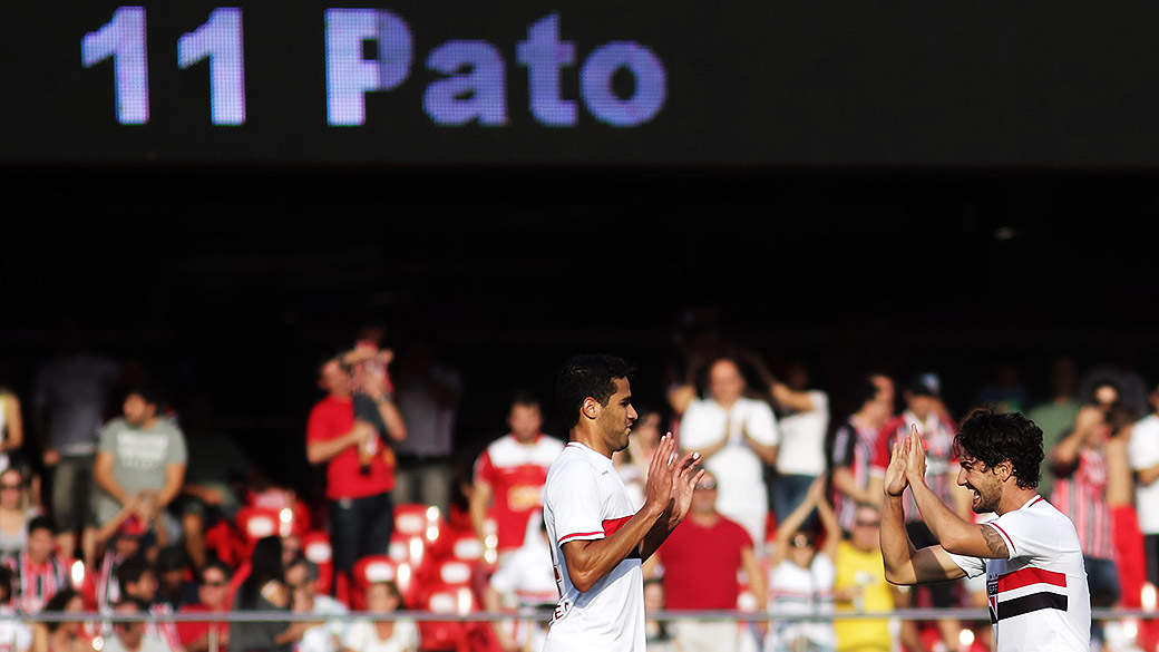 São Paulo vence Sport e diminui distância para o Cruzeiro