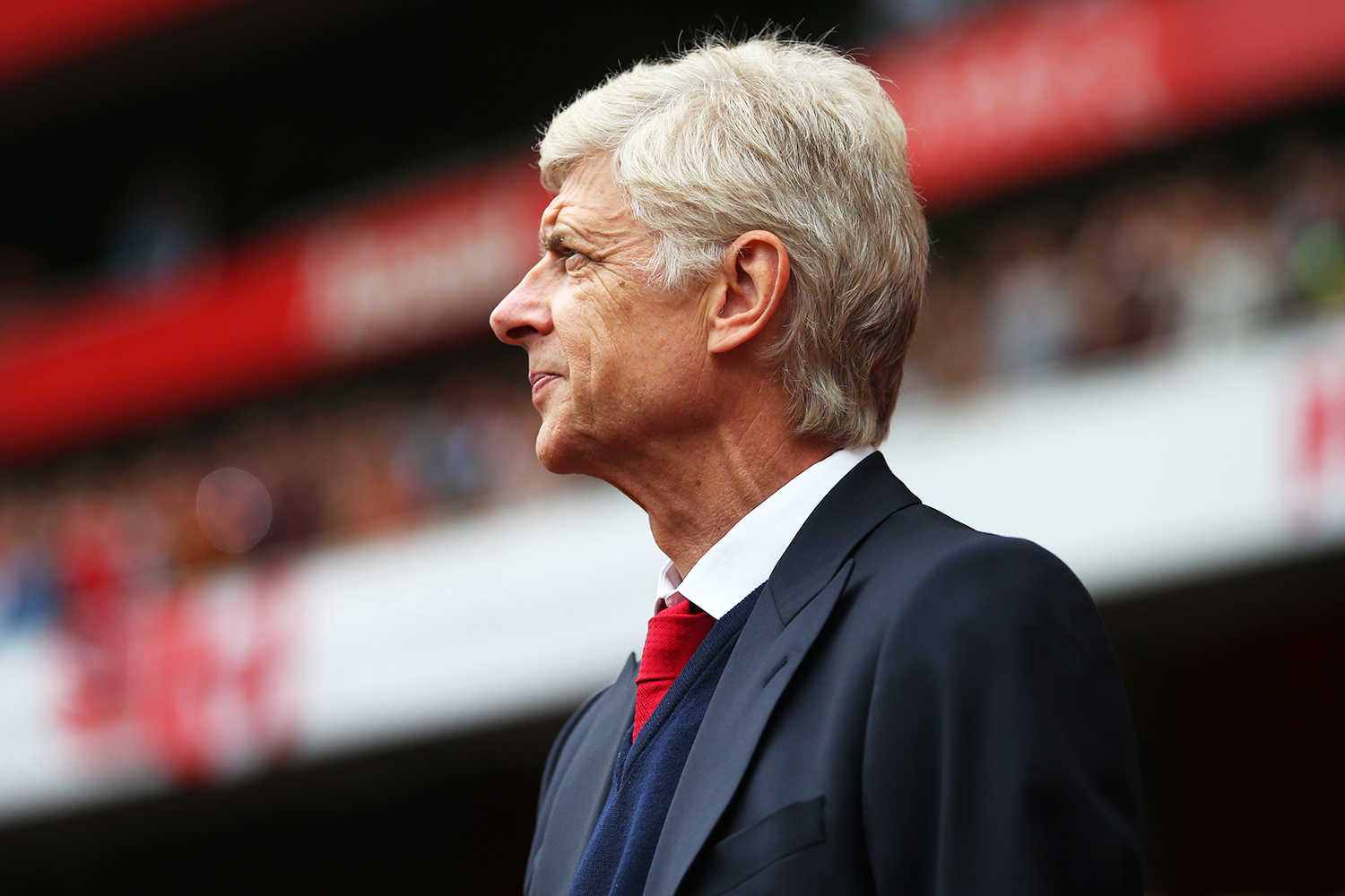 Arsenal acerta renovação de Wenger por mais dois anos