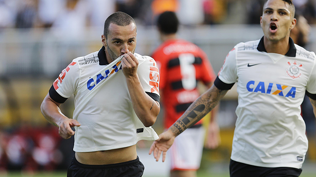 Corinthians vence o Flamengo em despedida do Pacaembu