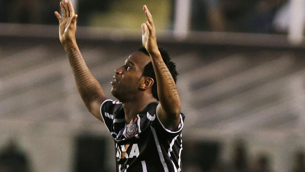 Corinthians e Internacional vencem clássicos e frustram estreias de Robinho e Felipão