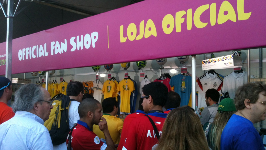 Camisa da Espanha está em liquidação na FanShop