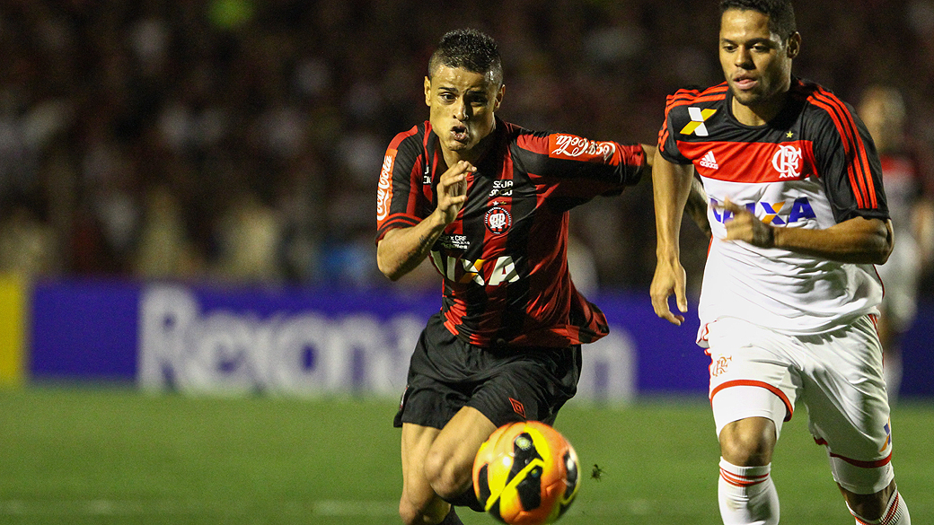 Flamengo e Atlético-PR decidem título no Maracanã lotado