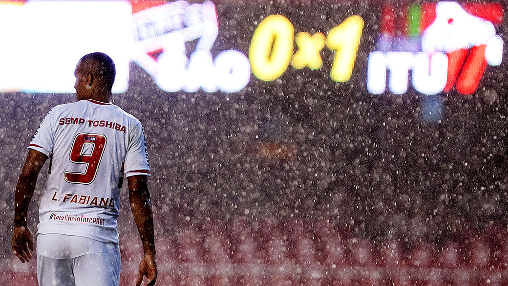 São Paulo joga mal e perde para Ituano por 1 x 0