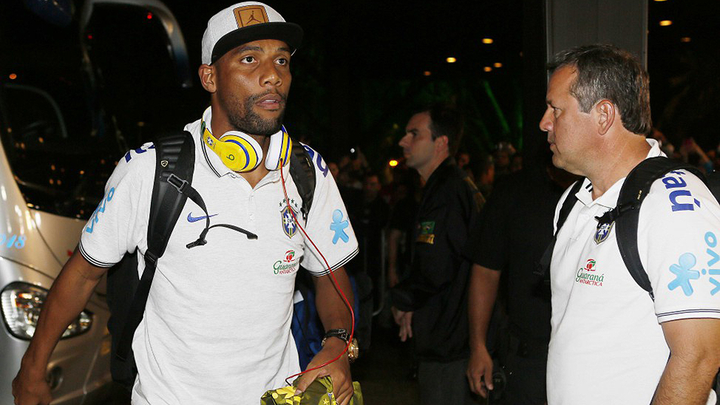 Maicon é desligado da seleção por “problemas internos”