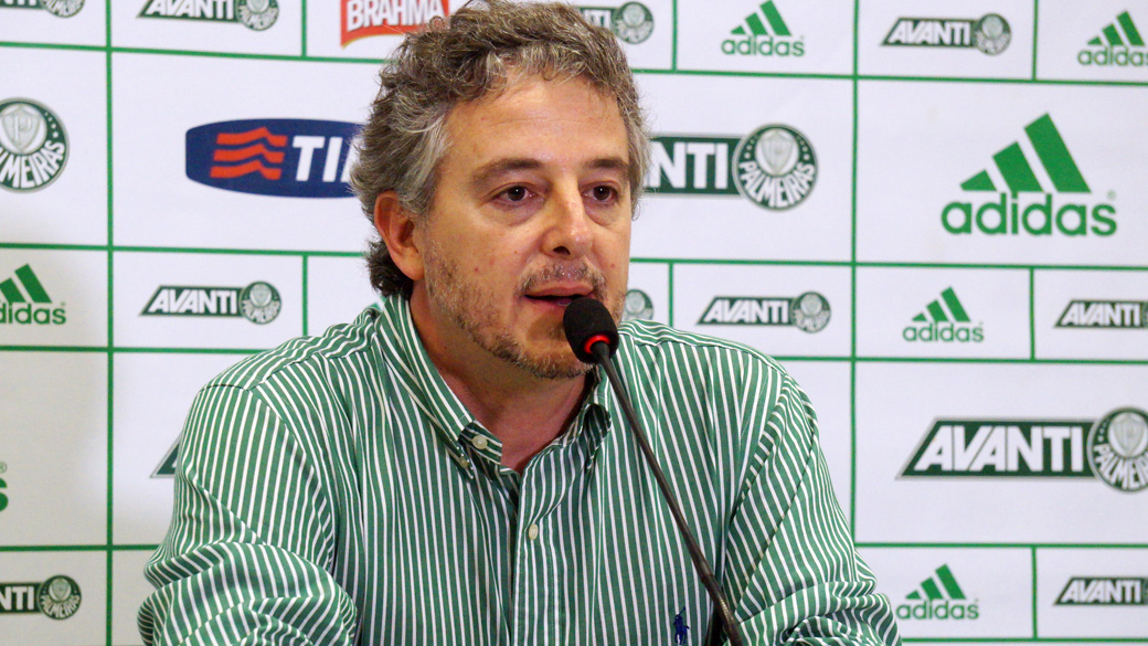Presidente promete reforços e garante Kleina no Palmeiras