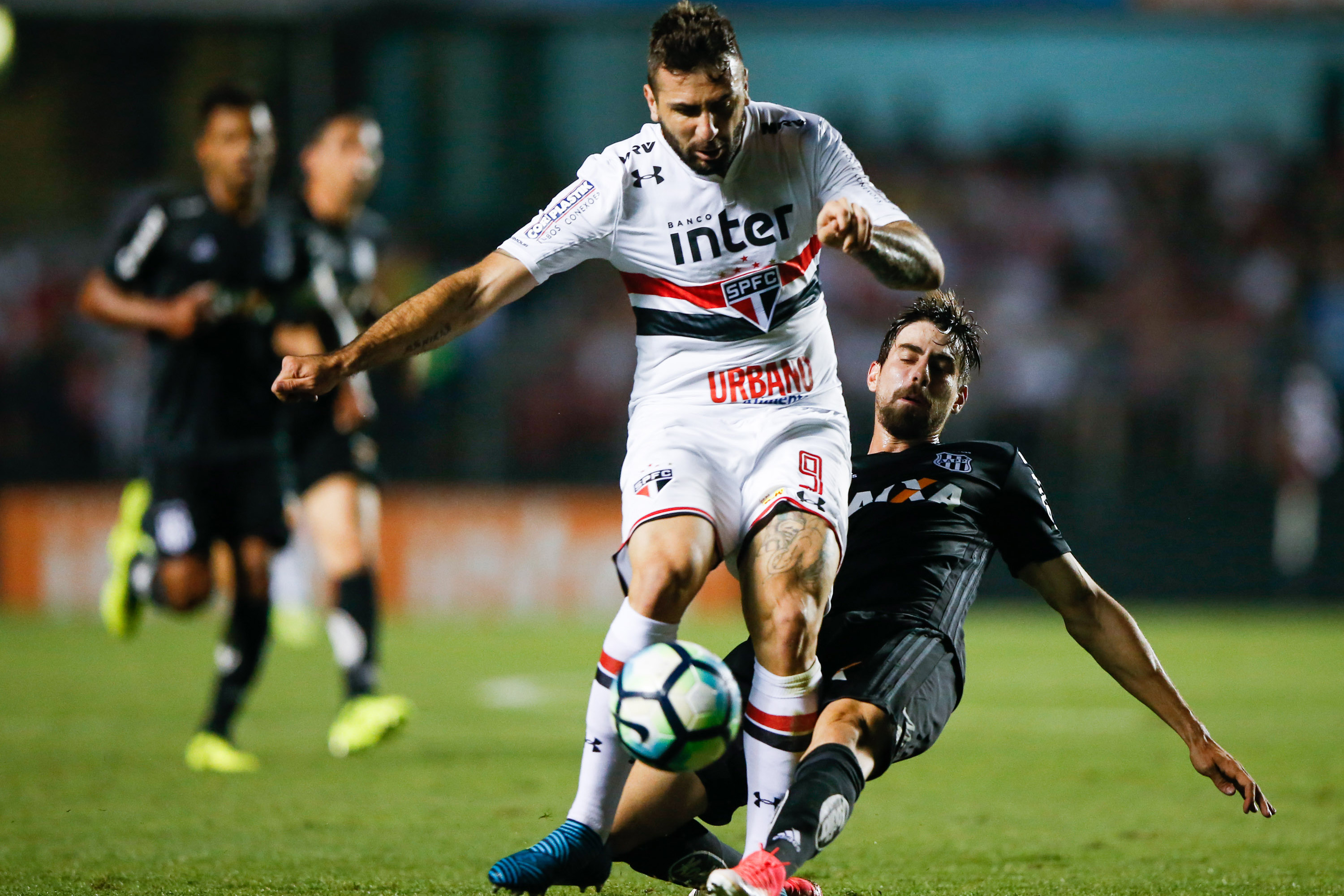 São Paulo cede empate para Ponte Preta e continua em penúltimo