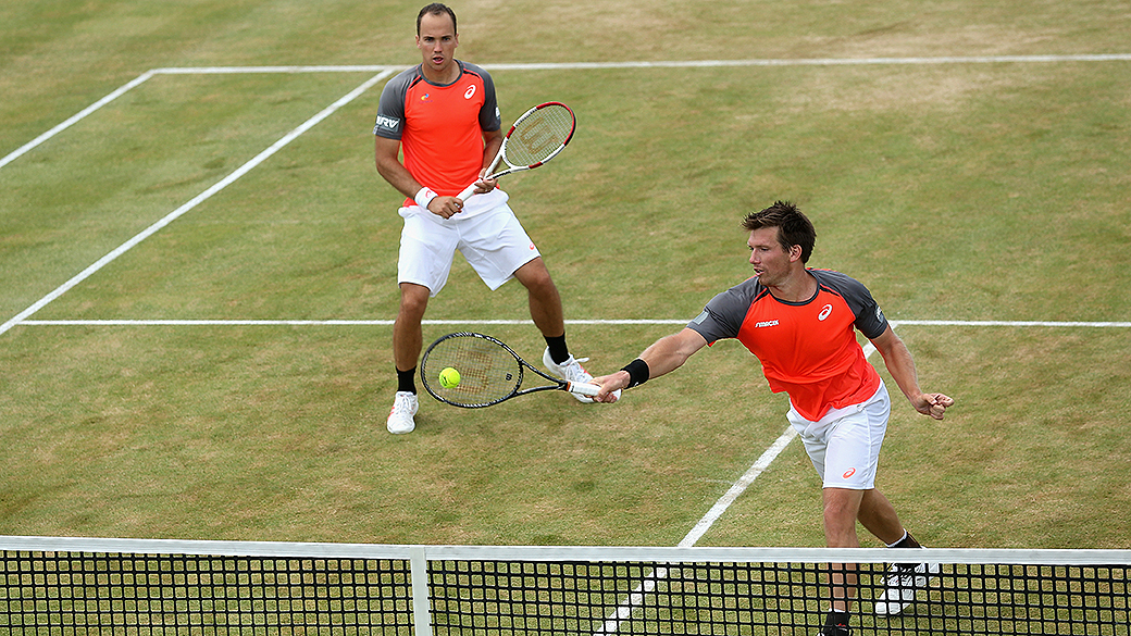 Soares e Peya vencem e avançam à semifinal em Queen’s