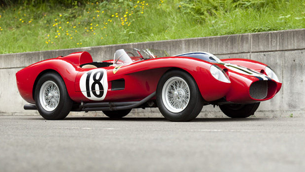 Ferrari 1957 é vendida por R$ 95 milhões na Inglaterra