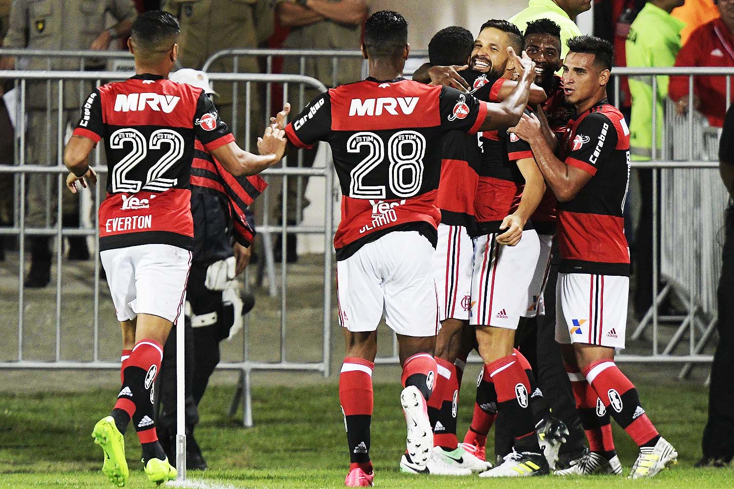 Brasileirão: Flamengo dá show e goleia a Chapecoense no Rio