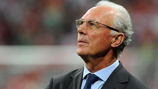 Suspenso pela Fifa, Beckenbauer desiste de vir ao Brasil