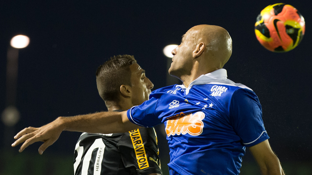Uruguaio Lodeiro decide e Botafogo vence Cruzeiro