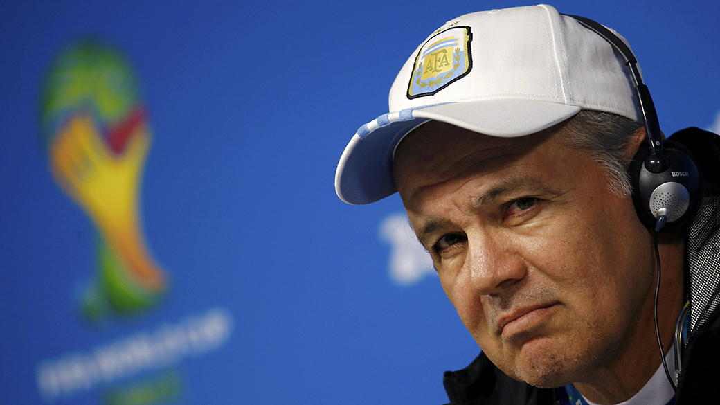 Sabella faz mistério e não confirma Lavezzi no time