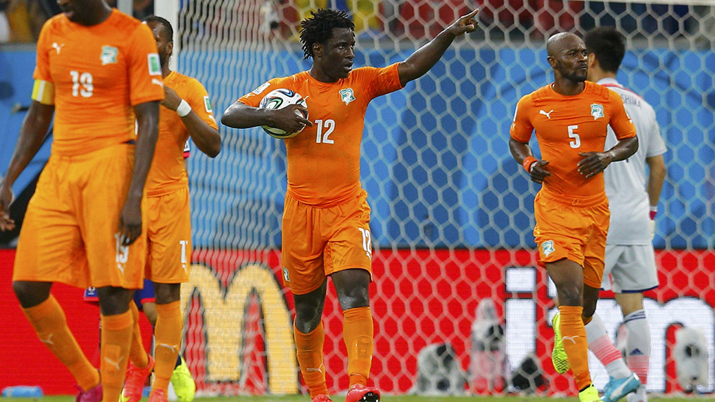 Wilfried Bony, da Costa do Marfim, comemora gol contra o Japão na Arena Pernambuco, em Recife