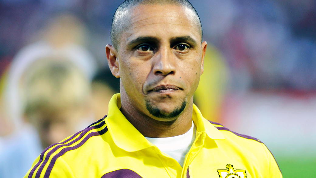 Roberto Carlos foi treinador interino e hoje é assistente técnico do clube russo Anzhi Makhackala