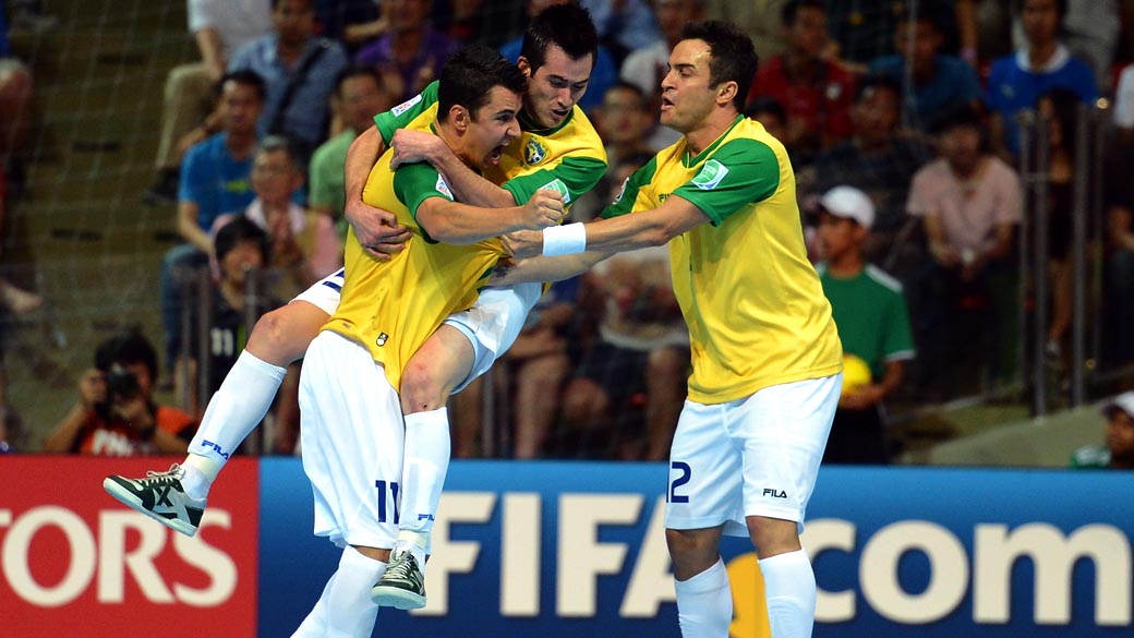 Neto perde troféu de melhor jogador de futsal do mundo e pede