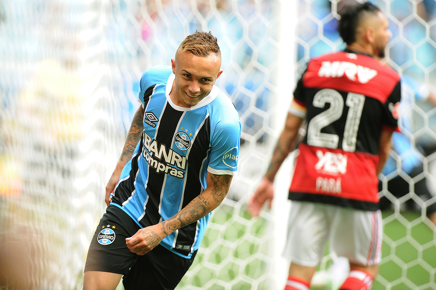 Brasileirão: Grêmio vira sobre o Flamengo e ultrapassa Palmeiras