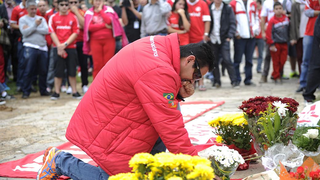 Clubes e torcedores prestam homenagens a Fernandão