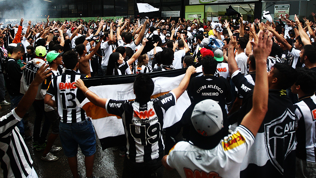 Mundial: Torcida do Atlético-MG faz festa no aeroporto
